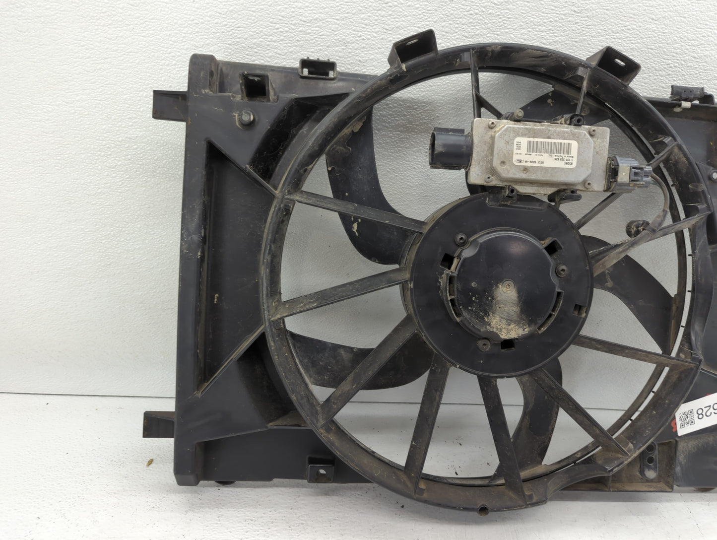 2010-2012 Ford Fusion Left Radiator Fan Motor Assembly Black - Oemusedautoparts1.com
