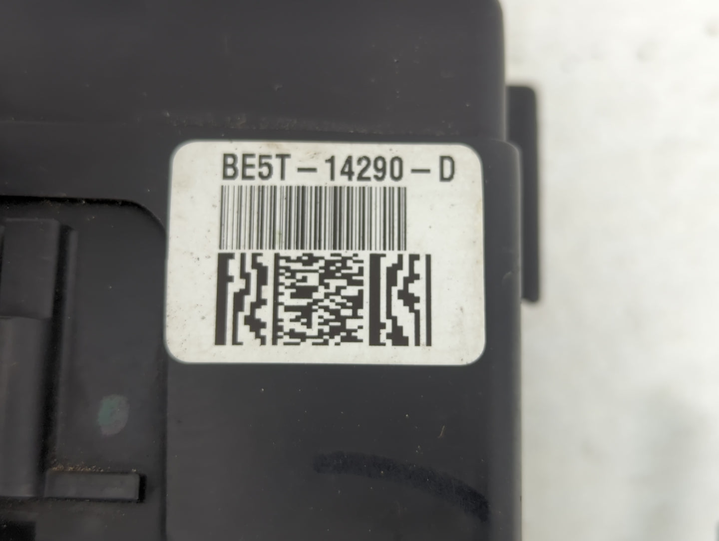 2010-2012 Ford Fusion Fusebox Fuse Box Panel Relay Module P/N:BE5T-14290-D Fits Fits 2010 2011 2012 OEM Used Auto Parts - Oe