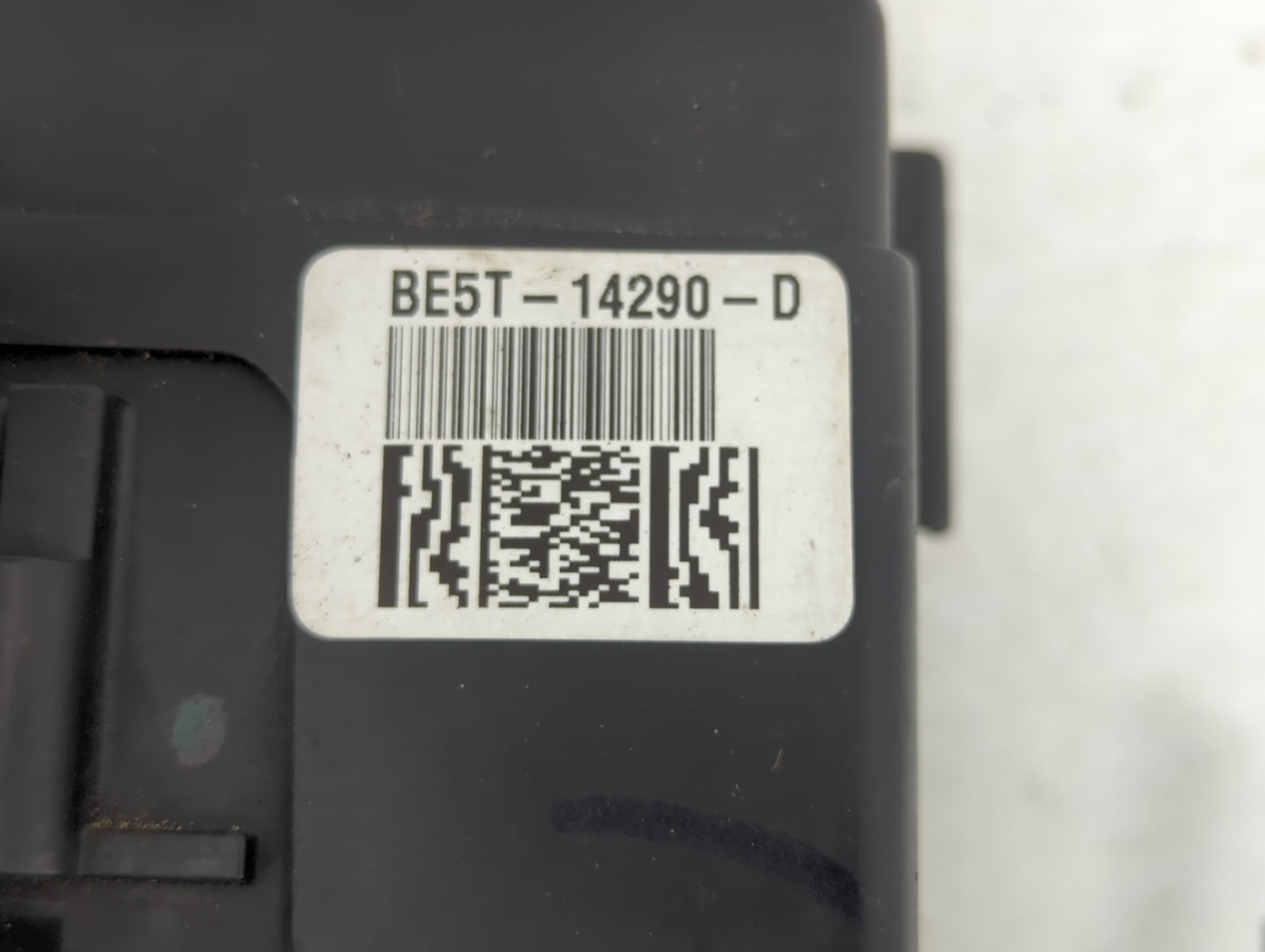 2010-2012 Ford Fusion Fusebox Fuse Box Panel Relay Module P/N:BE5T-14290-D Fits Fits 2010 2011 2012 OEM Used Auto Parts - Oe