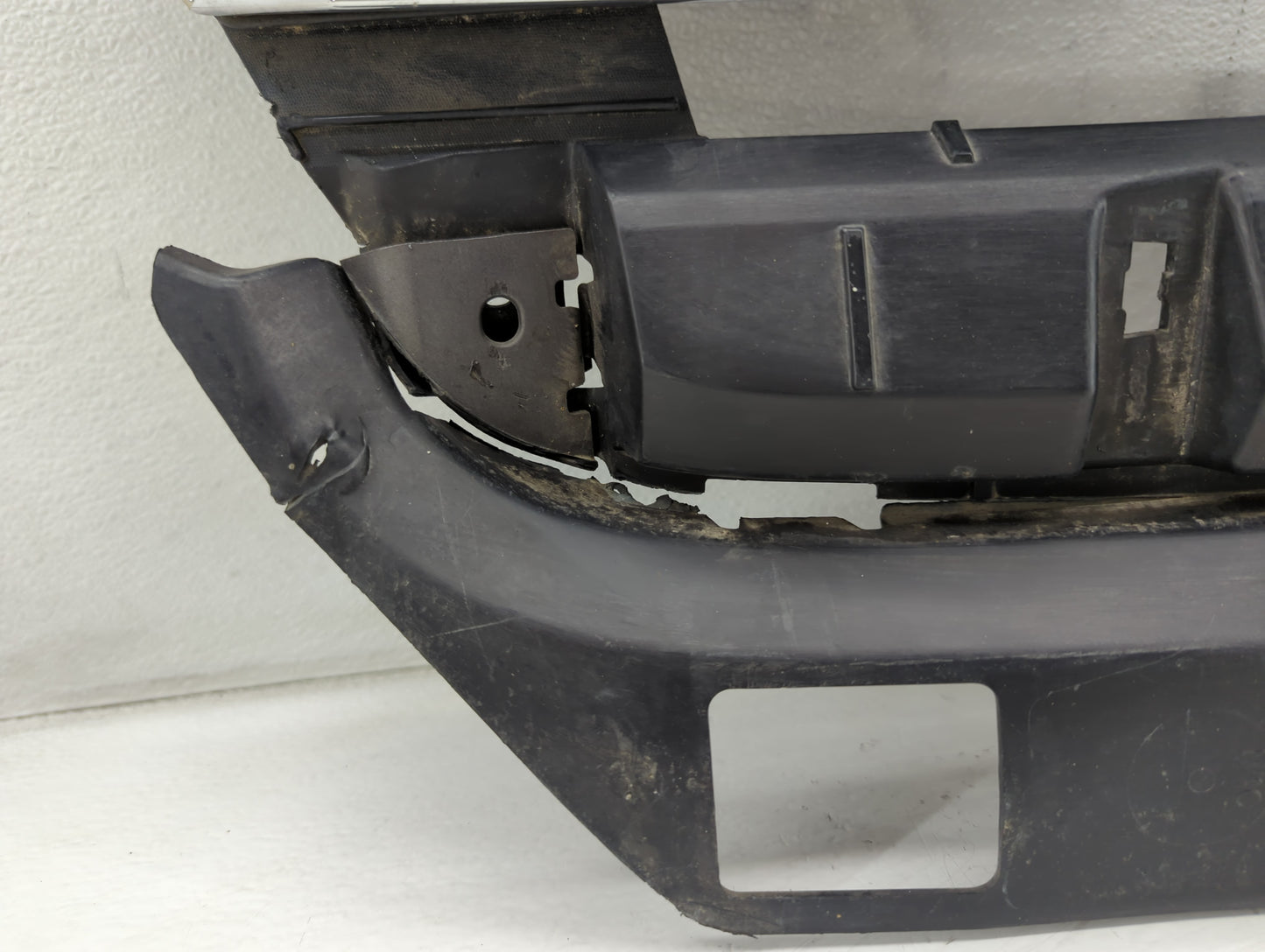 2010-2012 Ford Fusion Front Grille Bumper Not Included - Oemusedautoparts1.com