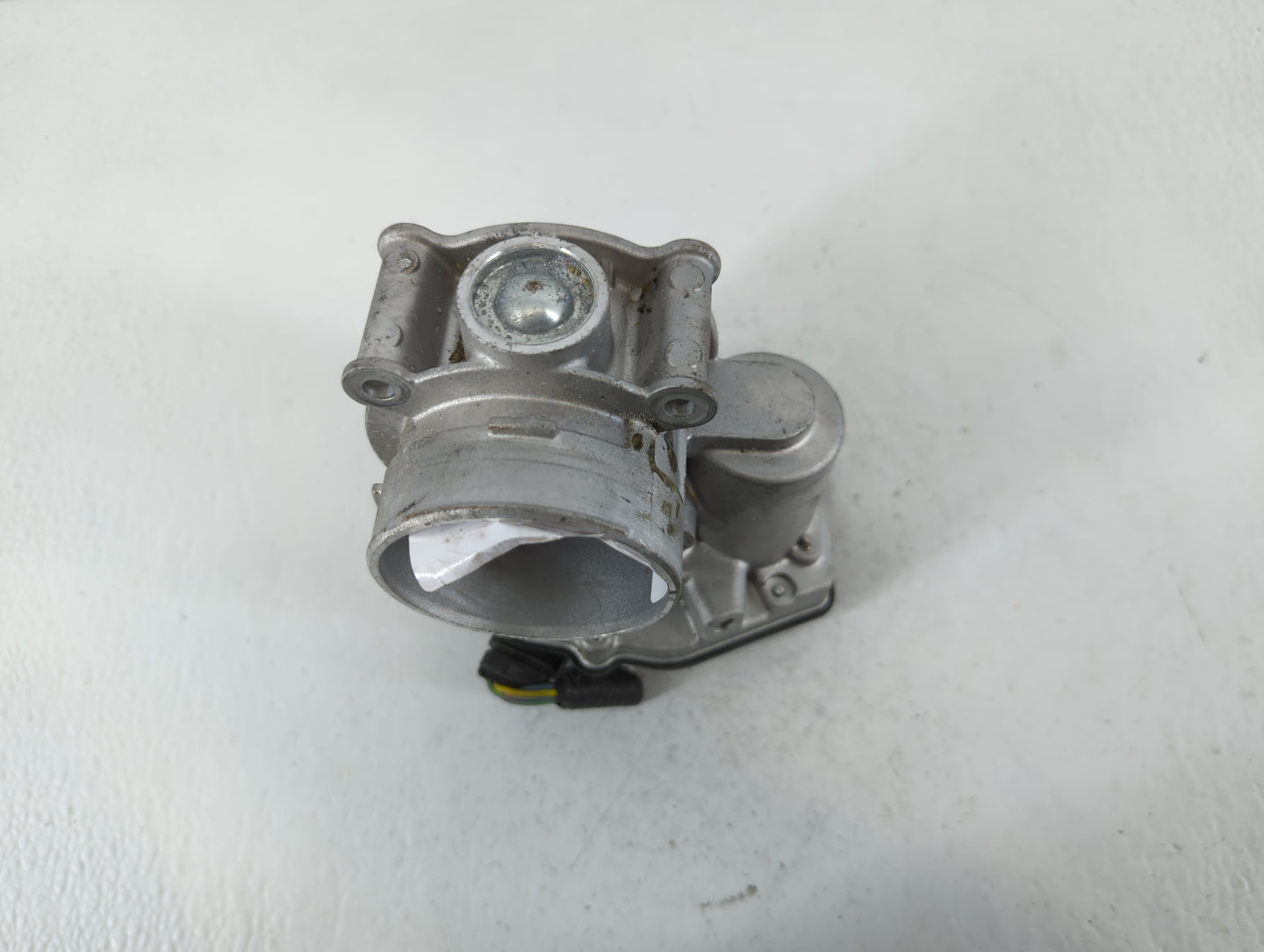 2010-2012 Ford Fusion Throttle Body P/N:6MM3402 Fits Fits 2009 2010 2011 2012 OEM Used Auto Parts - Oemusedautoparts1.com