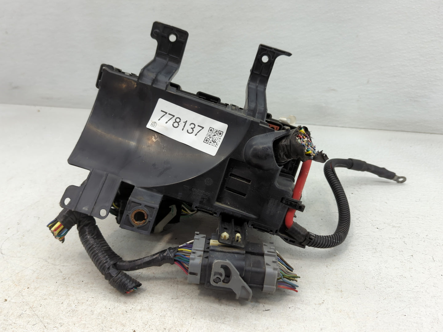 2010-2012 Ford Fusion Fusebox Fuse Box Panel Relay Module P/N:7E5T-14A003-BA Fits Fits 2010 2011 2012 OEM Used Auto Parts - 