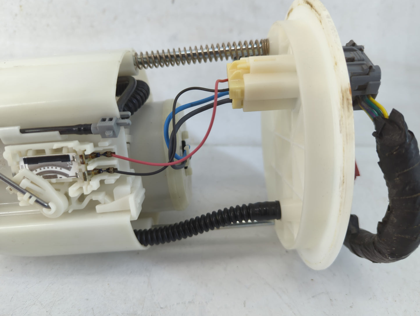2010-2012 Ford Fusion Electrical Gas Fuel Pump Assembly - Oemusedautoparts1.com