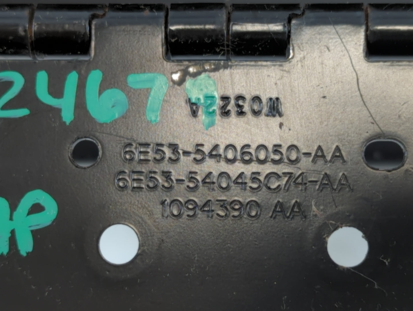 2011 Ford Fusion Center Console Armrest Cover Lid P/N:6E53-5406050-AA Fits OEM Used Auto Parts - Oemusedautoparts1.com
