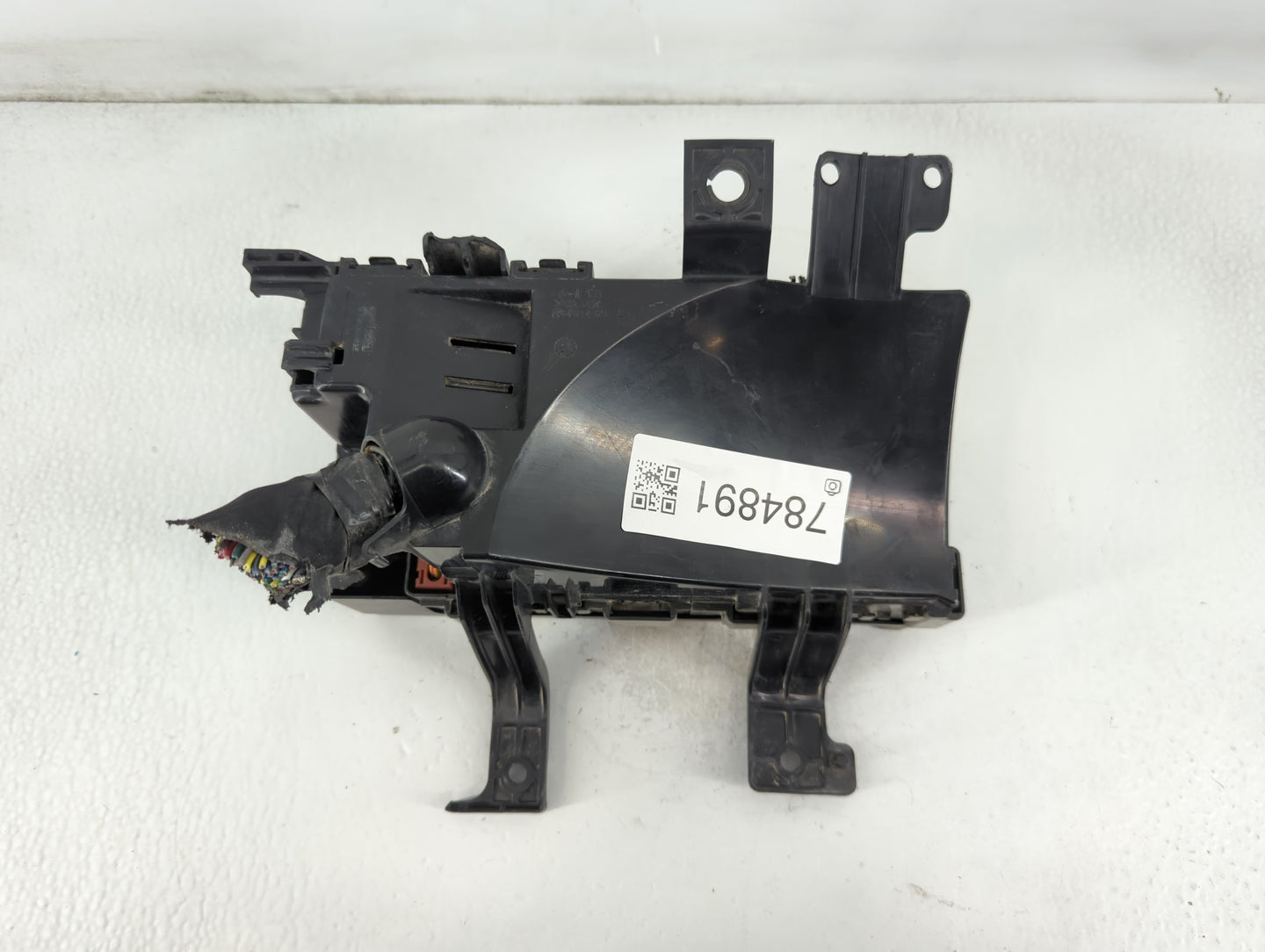 2010-2012 Ford Fusion Fusebox Fuse Box Panel Relay Module P/N:PP-T10 54-7146-30 Fits Fits 2010 2011 2012 OEM Used Auto Parts