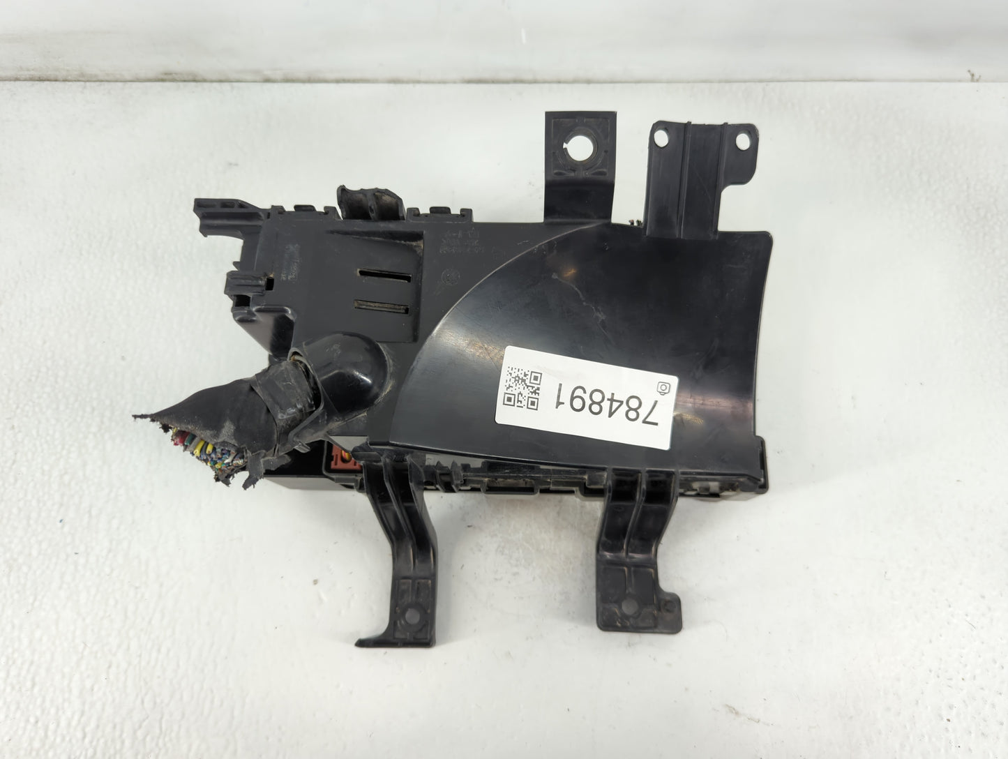 2010-2012 Ford Fusion Fusebox Fuse Box Panel Relay Module P/N:PP-T10 54-7146-30 Fits Fits 2010 2011 2012 OEM Used Auto Parts