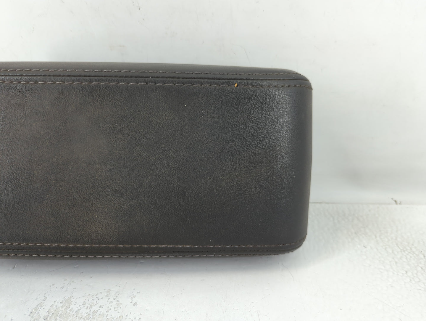 2011 Ford Fusion Center Console Armrest Cover Lid P/N:1094390AA 6E53-54045C74-AA, 6E53-5406050-AA Fits OEM Used Auto Parts -