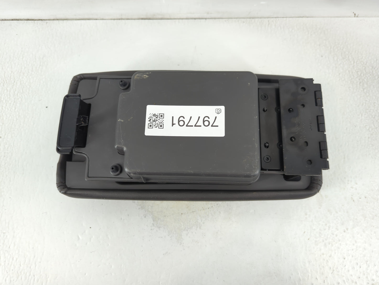 2011 Ford Fusion Center Console Armrest Cover Lid P/N:1094390AA 6E53-54045C74-AA, 6E53-5406050-AA Fits OEM Used Auto Parts -