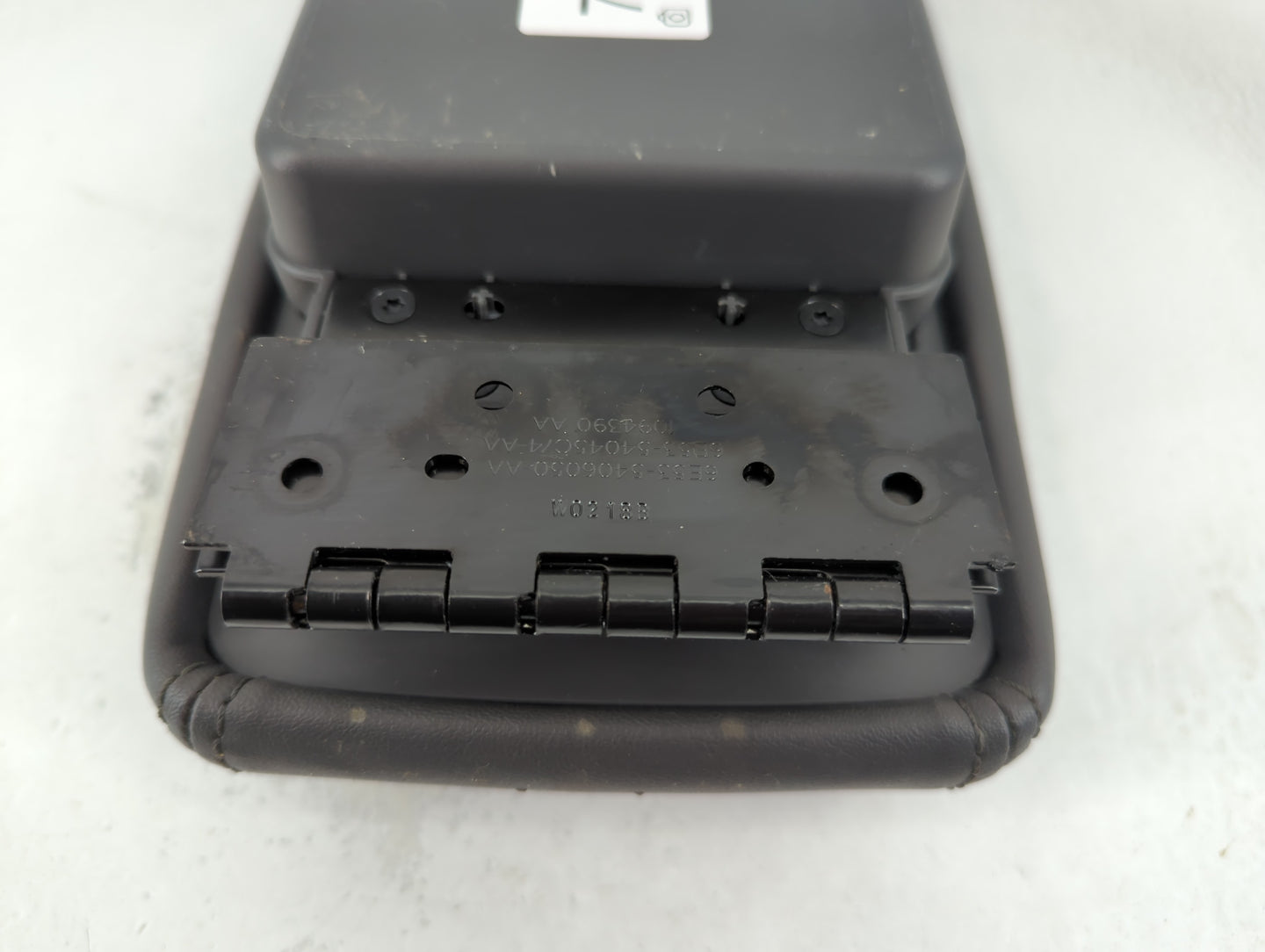 2011 Ford Fusion Center Console Armrest Cover Lid P/N:1094390AA 6E53-54045C74-AA, 6E53-5406050-AA Fits OEM Used Auto Parts -