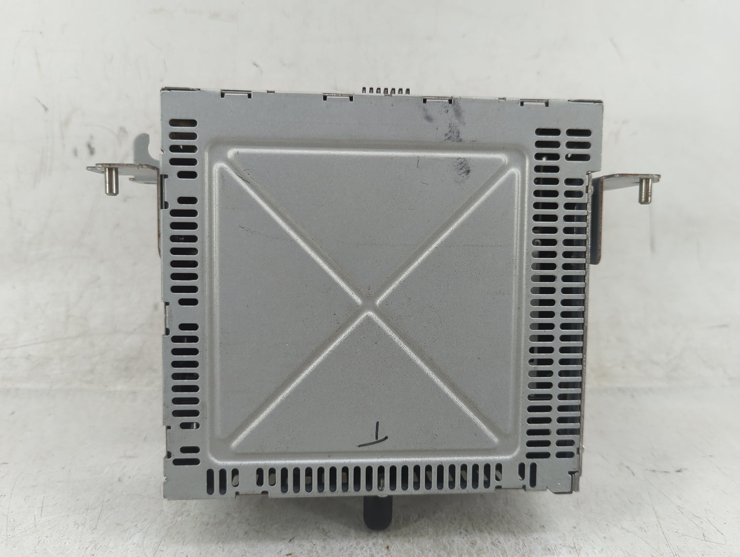 2011 Ford Fusion Radio AM FM Cd Player Receiver Replacement Fits OEM Used Auto Parts - Oemusedautoparts1.com