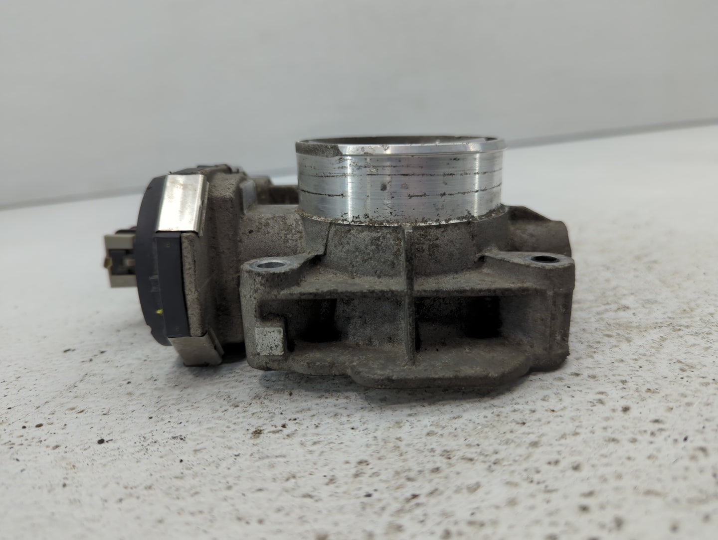 2011 Ford Lacrosse Throttle Body P/N:668AA Fits Fits 2007 2008 2009 2010 2012 OEM Used Auto Parts - Oemusedautoparts1.com