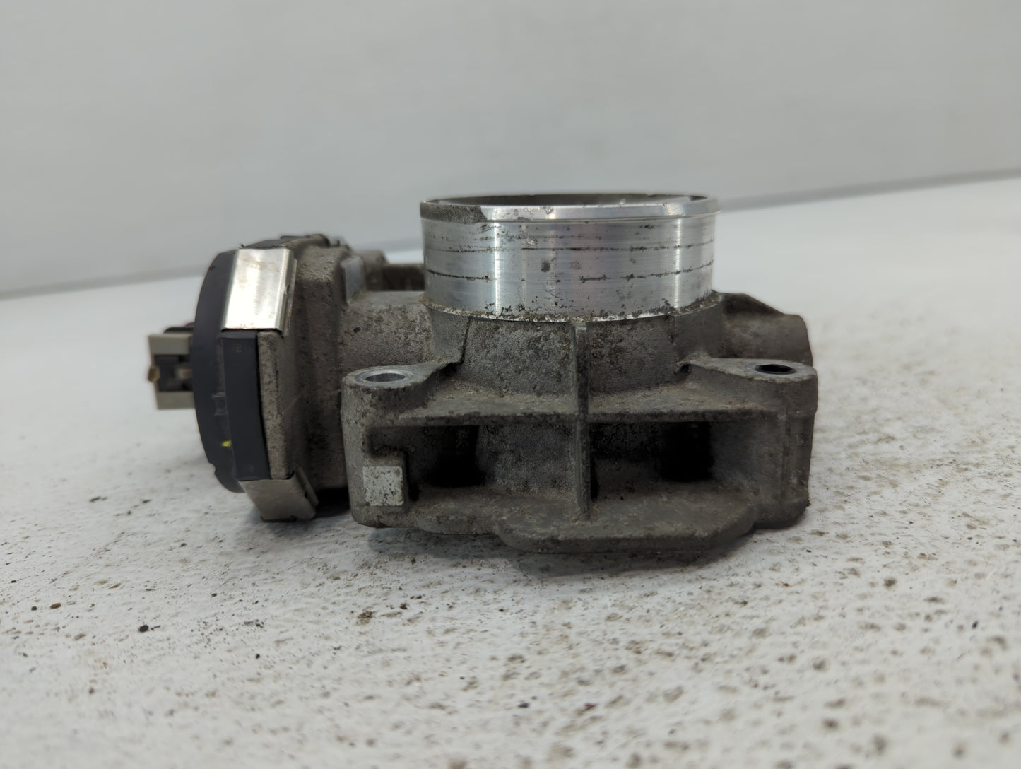 2011 Ford Lacrosse Throttle Body P/N:668AA Fits Fits 2007 2008 2009 2010 2012 OEM Used Auto Parts - Oemusedautoparts1.com