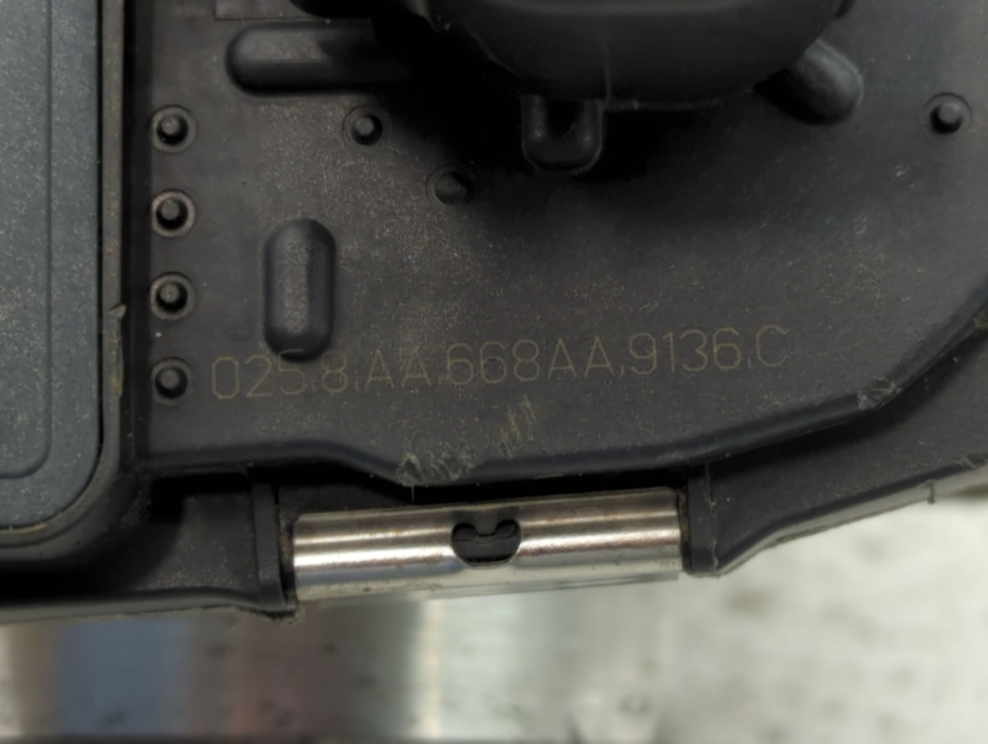 2011 Ford Lacrosse Throttle Body P/N:668AA Fits Fits 2007 2008 2009 2010 2012 OEM Used Auto Parts - Oemusedautoparts1.com