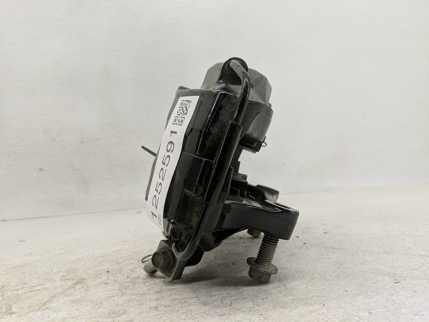 2007-2010 Ford Mustang Front Driver Left Brake Caliper - Oemusedautoparts1.com