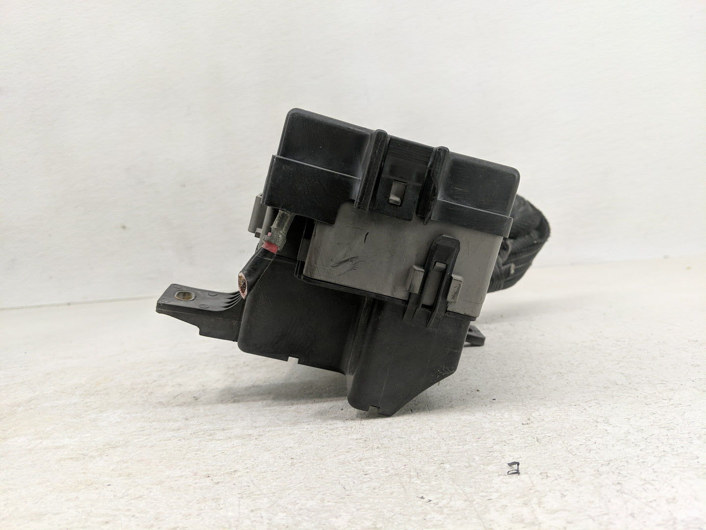 2010-2011 Ford Mustang Fusebox Fuse Box Panel Relay Module P/N:AR3T-14A003-AB Fits Fits 2010 2011 OEM Used Auto Parts - Oemu