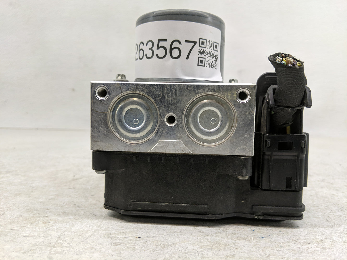 2011 Ford Mustang ABS Pump Control Module Replacement P/N:BR33-2C405-AE Fits OEM Used Auto Parts - Oemusedautoparts1.com