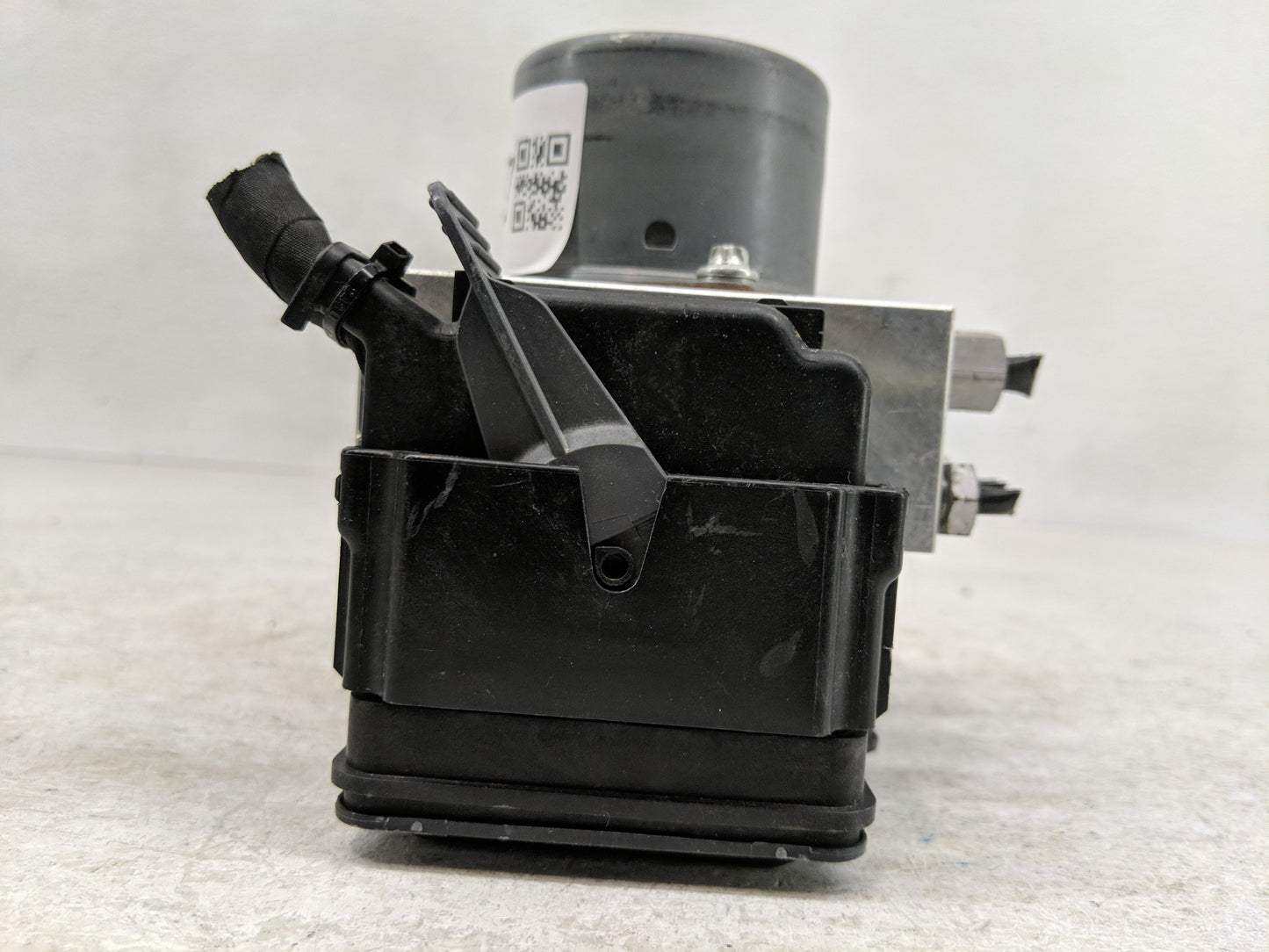 2011 Ford Mustang ABS Pump Control Module Replacement P/N:BR33-2C405-AE Fits OEM Used Auto Parts - Oemusedautoparts1.com