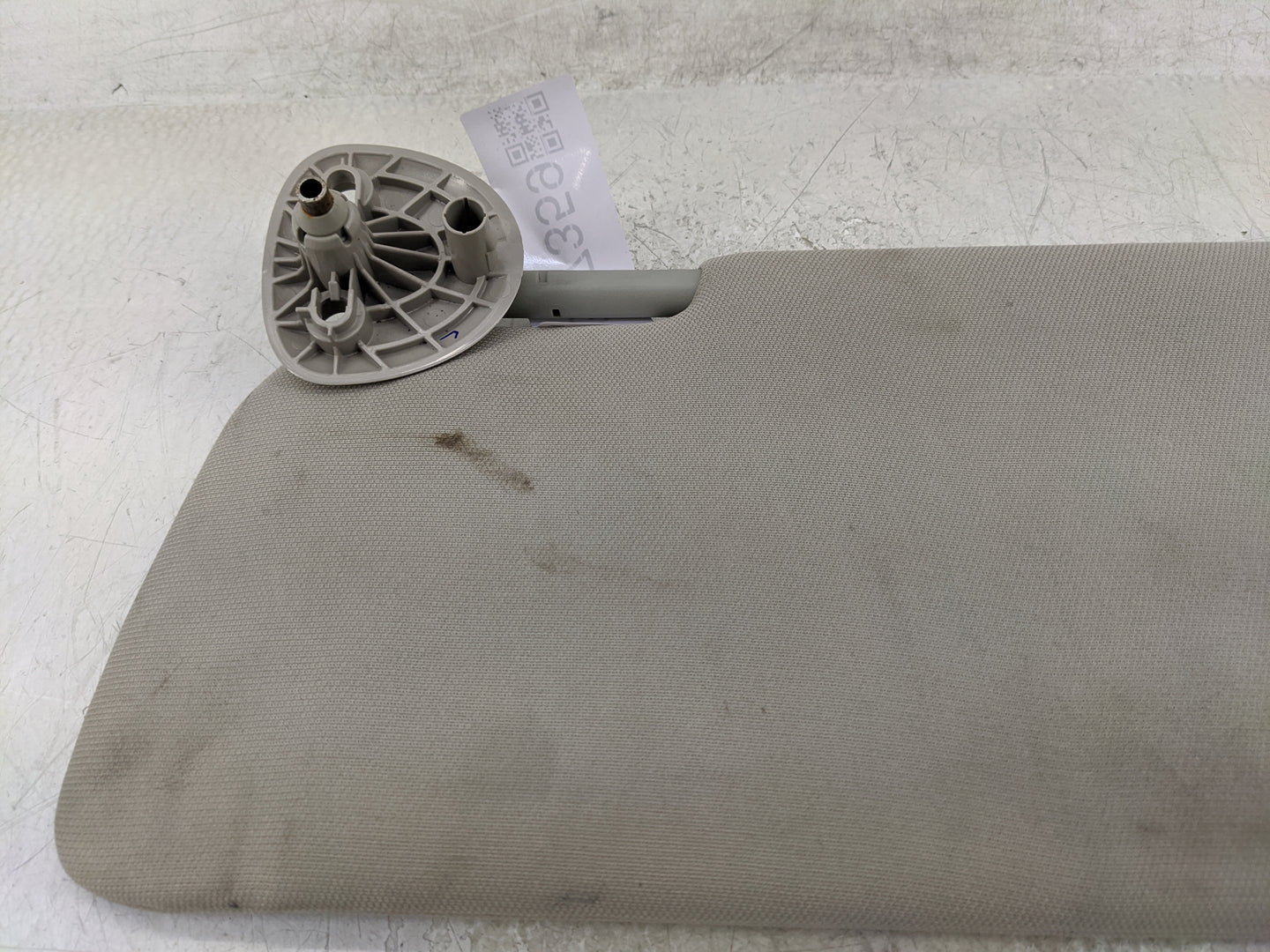 2011 Ford Mustang Sun Visor Shade Replacement Passenger Right Mirror Fits OEM Used Auto Parts - Oemusedautoparts1.com