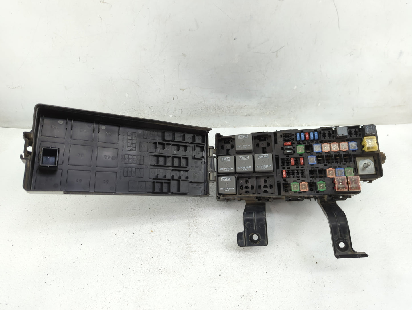 2010-2011 Ford Mustang Fusebox Fuse Box Panel Relay Module P/N:6E5T-14A003-AB Fits Fits 2010 2011 OEM Used Auto Parts - Oemu