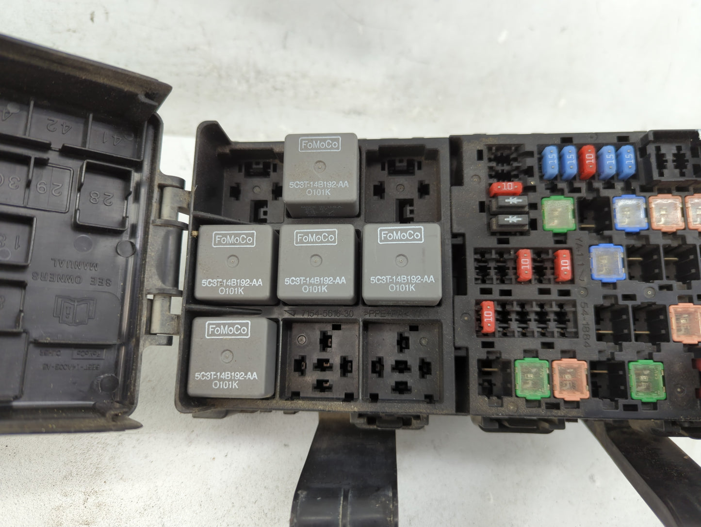 2010-2011 Ford Mustang Fusebox Fuse Box Panel Relay Module P/N:6E5T-14A003-AB Fits Fits 2010 2011 OEM Used Auto Parts - Oemu