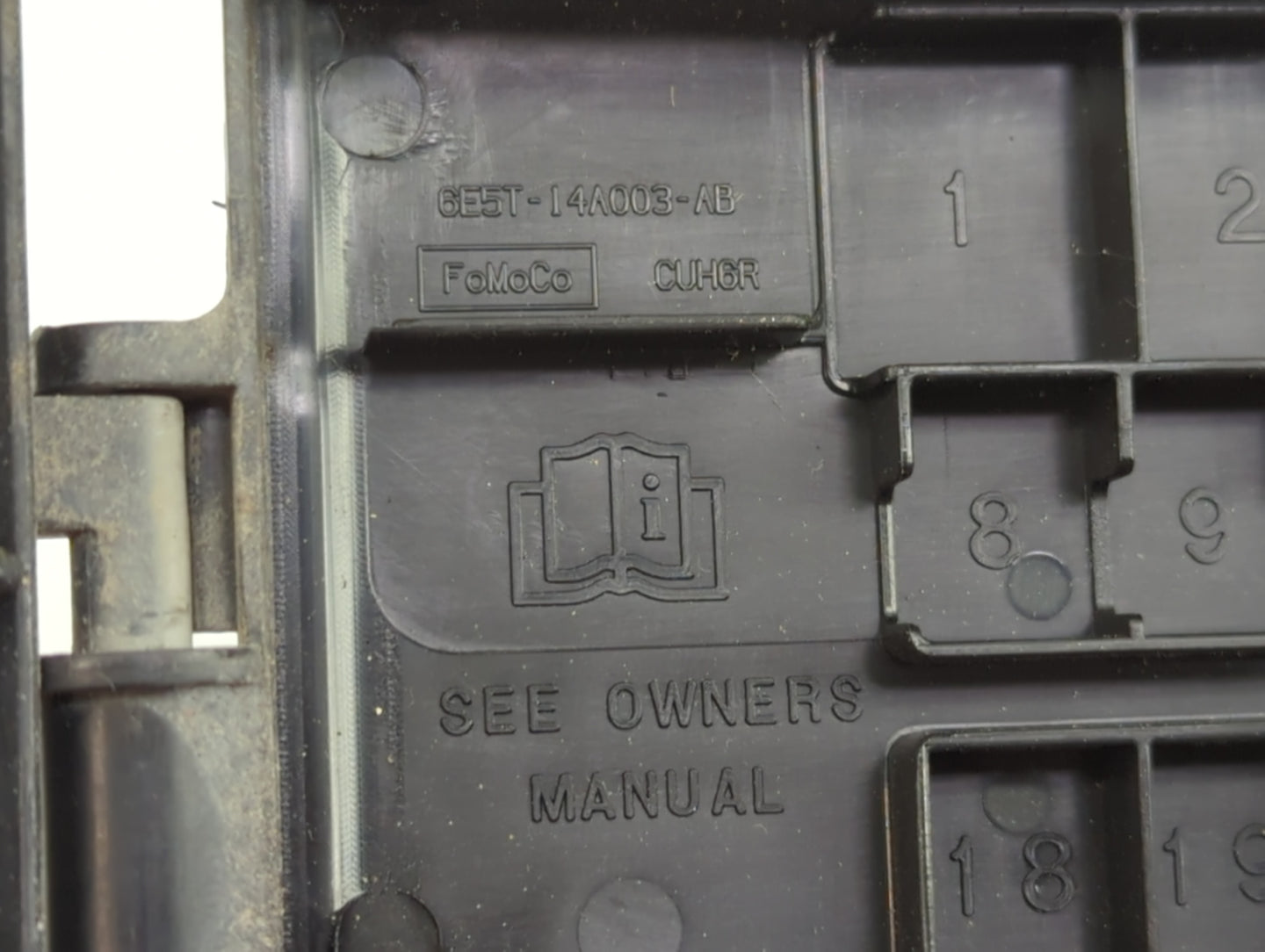 2010-2011 Ford Mustang Fusebox Fuse Box Panel Relay Module P/N:6E5T-14A003-AB Fits Fits 2010 2011 OEM Used Auto Parts - Oemu
