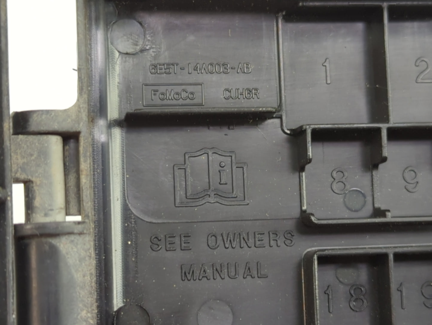 2010-2011 Ford Mustang Fusebox Fuse Box Panel Relay Module P/N:6E5T-14A003-AB Fits Fits 2010 2011 OEM Used Auto Parts - Oemu