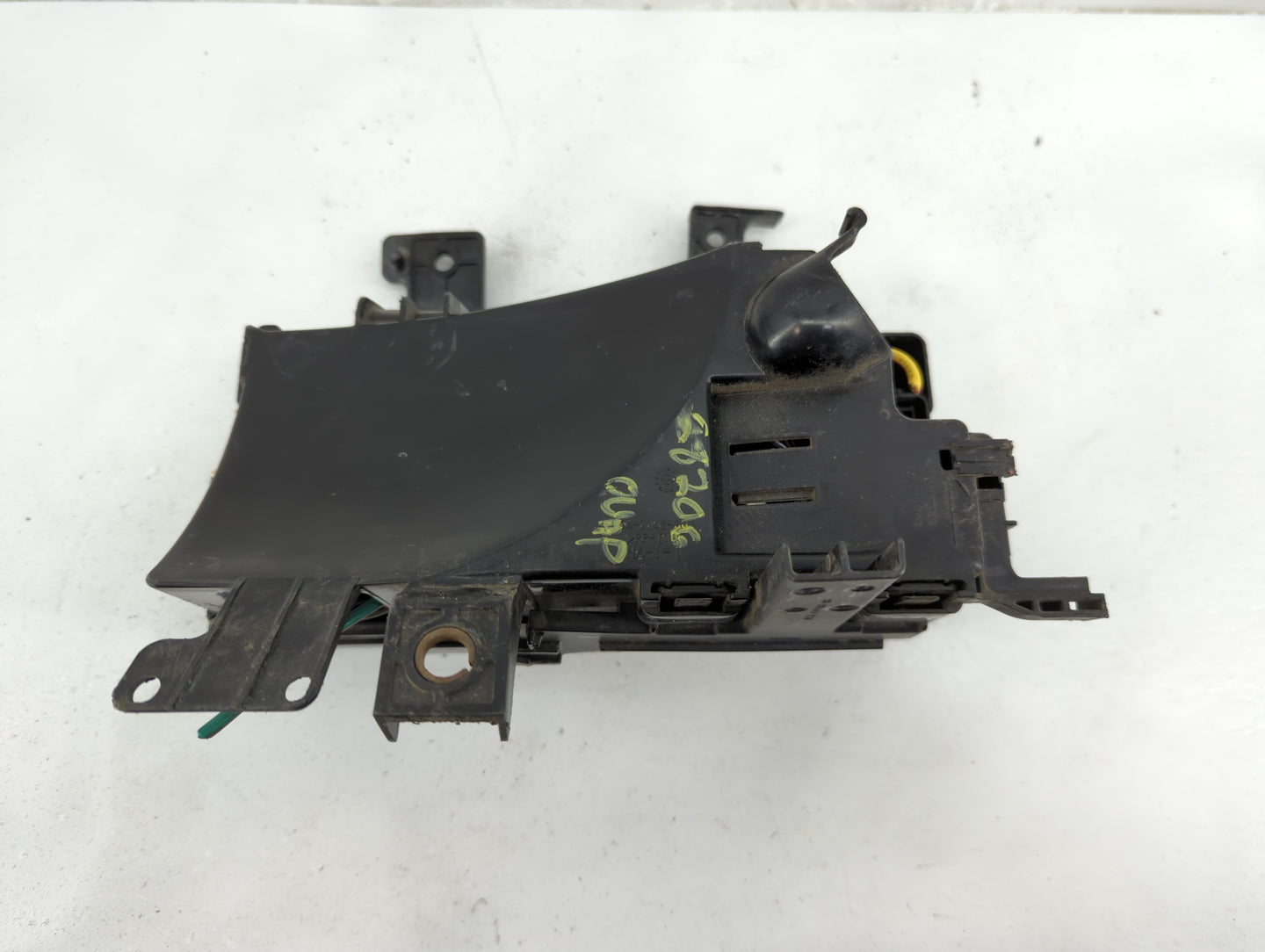 2010-2011 Ford Mustang Fusebox Fuse Box Panel Relay Module P/N:6E5T-14A003-AB Fits Fits 2010 2011 OEM Used Auto Parts - Oemu