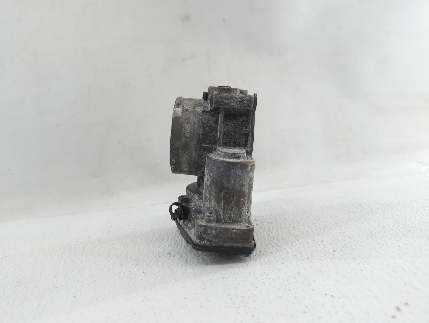 2011-2017 Ford Mustang Throttle Body P/N:B1025A-2807 Fits Fits 2011 2012 2013 2014 2015 2016 2017 2018 2019 OEM Used Auto Pa