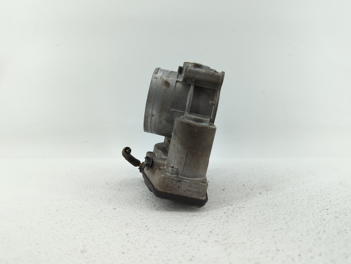 2011-2017 Ford Mustang Throttle Body P/N:AT4E-EC AT4E-9F991-EJ, AT4E-EH Fits Fits 2011 2012 2013 2014 2015 2016 2017 2018 20