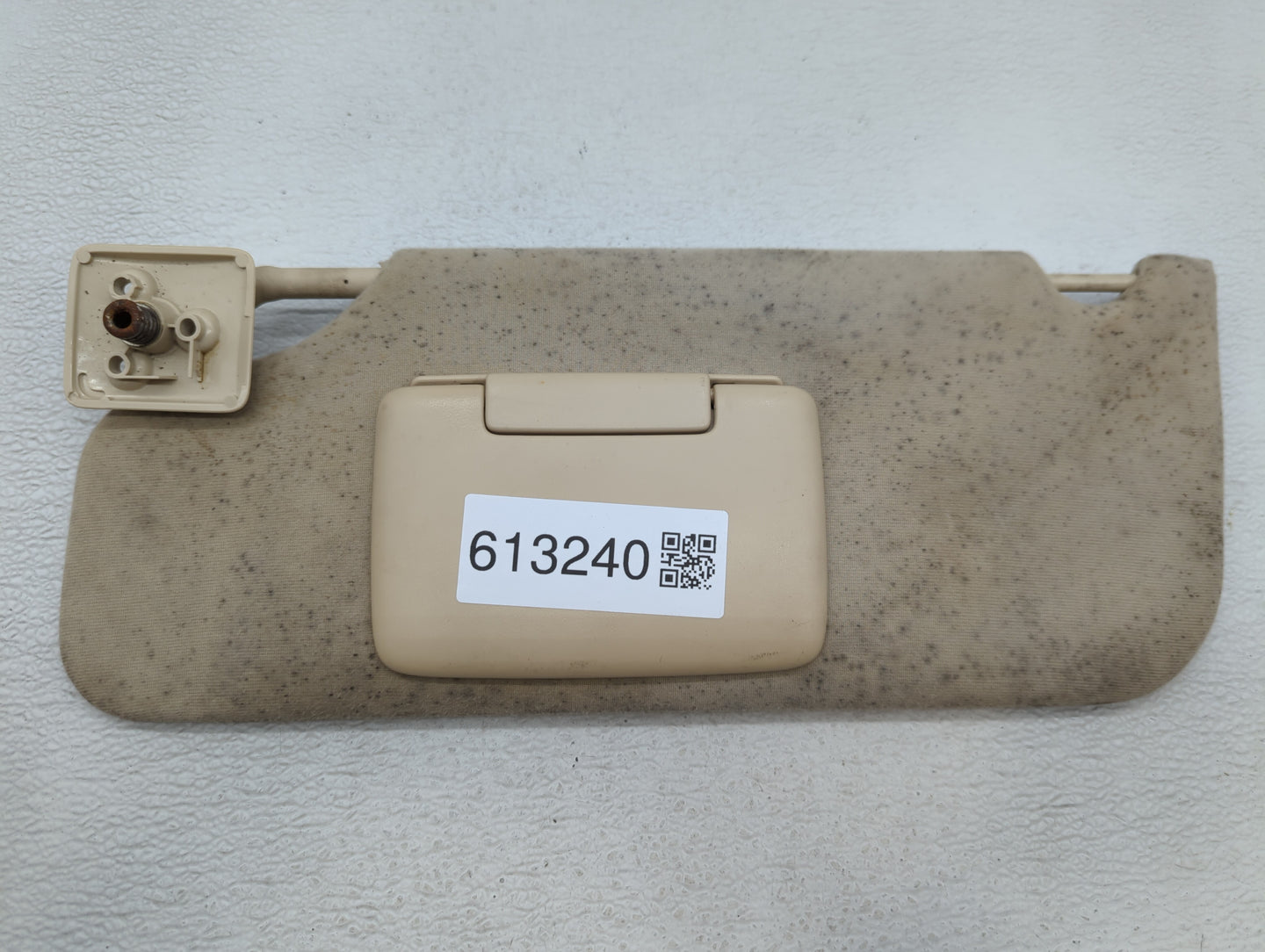 2010-2011 Ford Mustang Sun Visor Shade Replacement Driver Left Mirror Fits Fits 2010 2011 OEM Used Auto Parts - Oemusedautop