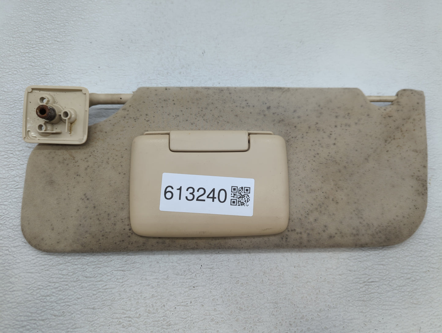 2010-2011 Ford Mustang Sun Visor Shade Replacement Driver Left Mirror Fits Fits 2010 2011 OEM Used Auto Parts - Oemusedautop