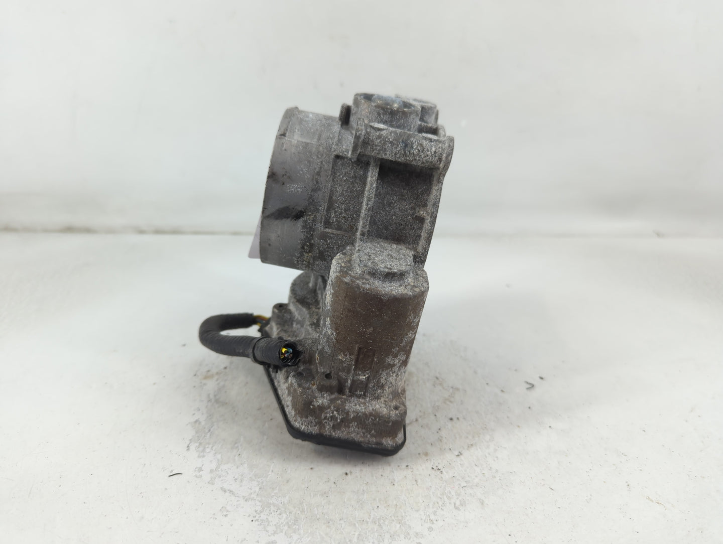 2011-2017 Ford Mustang Throttle Body P/N:AT4E-EC Fits Fits 2011 2012 2013 2014 2015 2016 2017 2018 2019 OEM Used Auto Parts 
