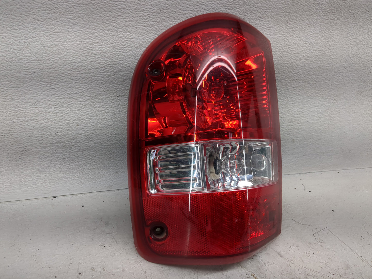 2006-2011 Ford Ranger Tail Light Assembly Passenger Right OEM P/N:6L54-13B505-A Fits Fits 2006 2007 2008 2009 2010 2011 OEM 