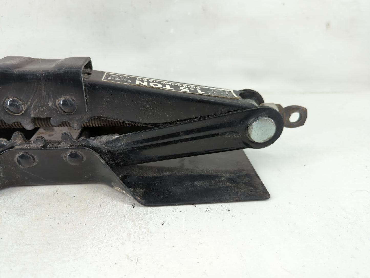 2011 Ford Taurus Spare Scissor Car Jack 1123448 - Oemusedautoparts1.com