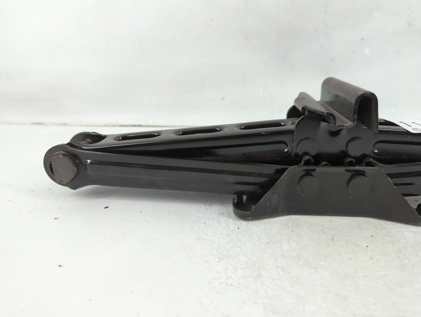 2011 Ford Taurus Spare Scissor Car Jack - Oemusedautoparts1.com