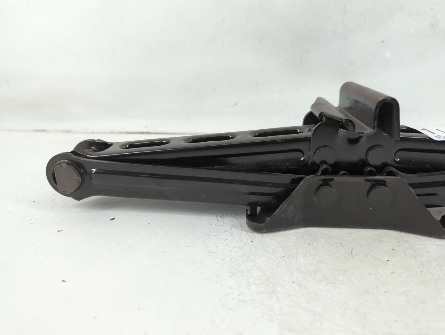 2011 Ford Taurus Spare Scissor Car Jack - Oemusedautoparts1.com