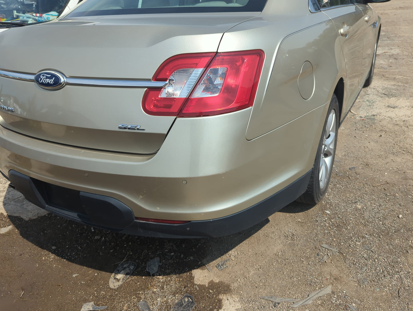 2010-2012 Ford Taurus Rear Bumper Assembly Oem - Oemusedautoparts1.com
