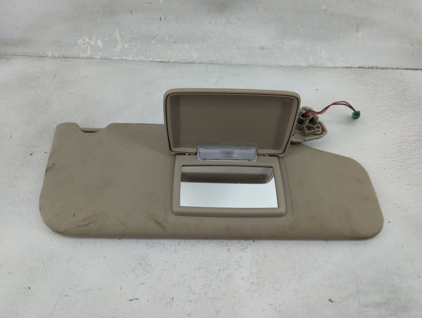 2010-2011 Ford Taurus Sun Visor Shade Replacement Passenger Right Mirror Fits Fits 2010 2011 OEM Used Auto Parts - Oemusedau