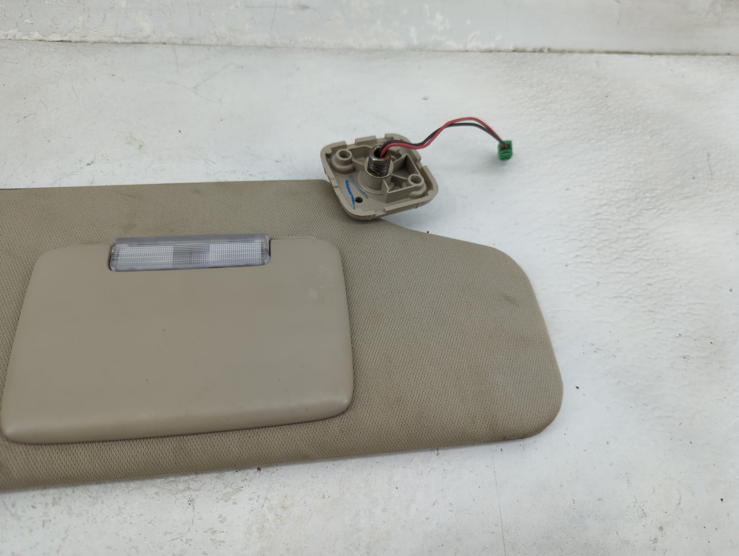 2010-2011 Ford Taurus Sun Visor Shade Replacement Passenger Right Mirror Fits Fits 2010 2011 OEM Used Auto Parts - Oemusedau