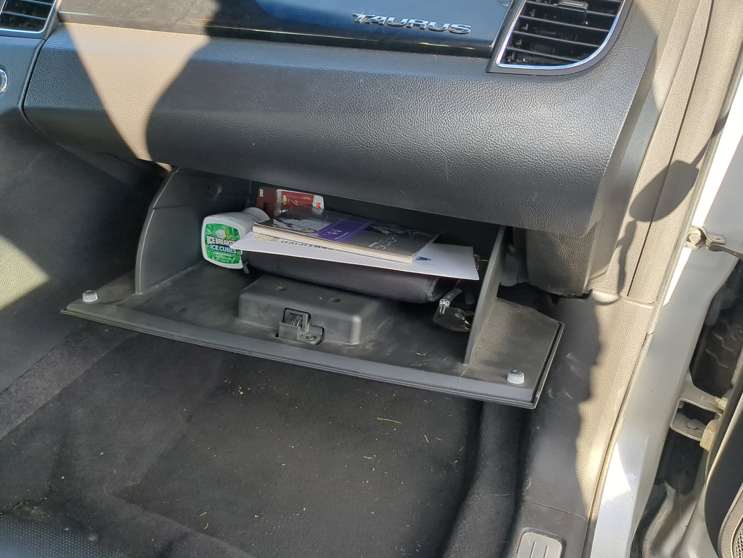 2011 Ford Taurus Passenger Glove Box Door Storage Compartment 1198372 - Oemusedautoparts1.com