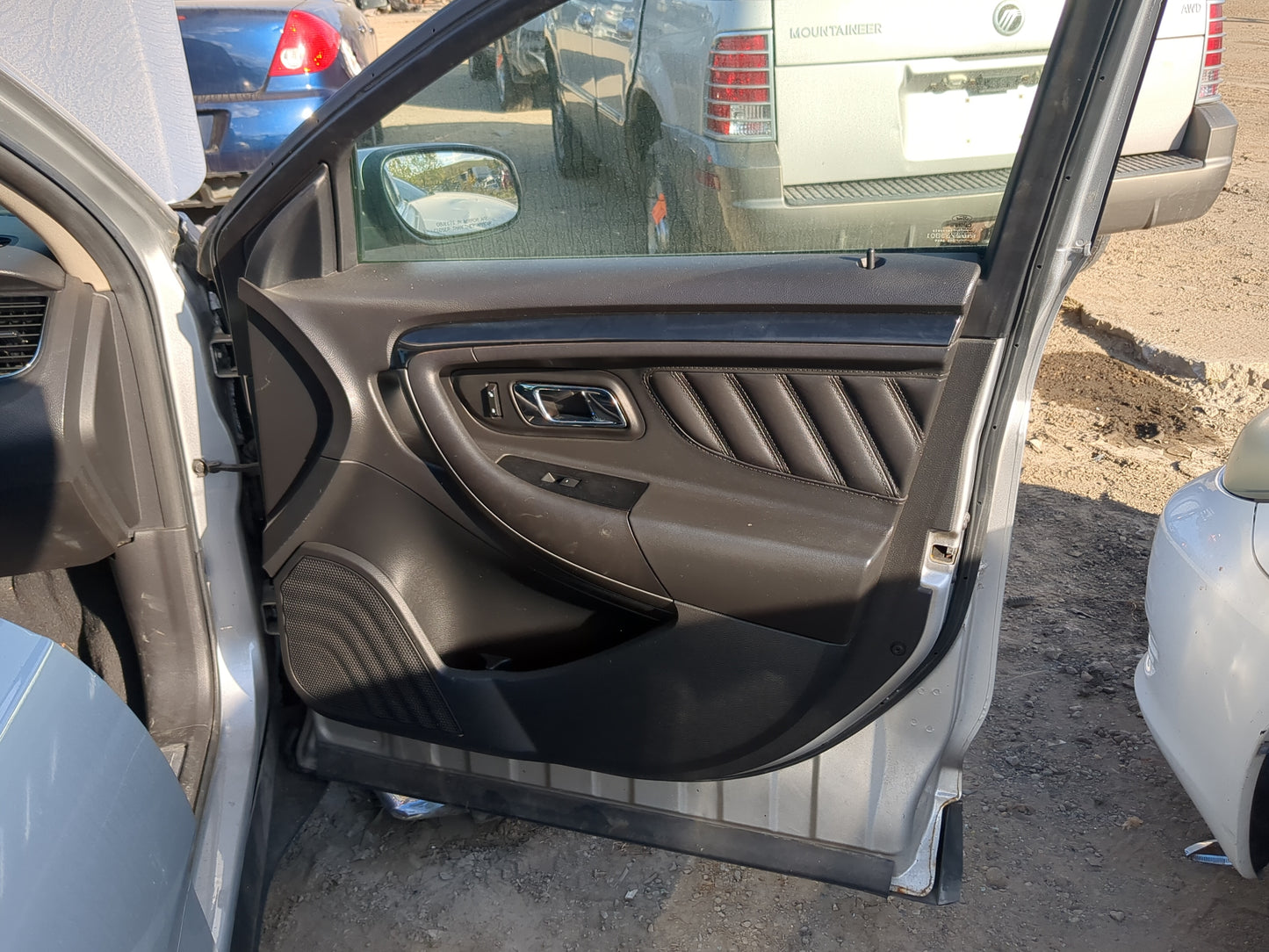 2011 Ford Taurus Front Right Passenger Interior Door Panel Trim - Oemusedautoparts1.com