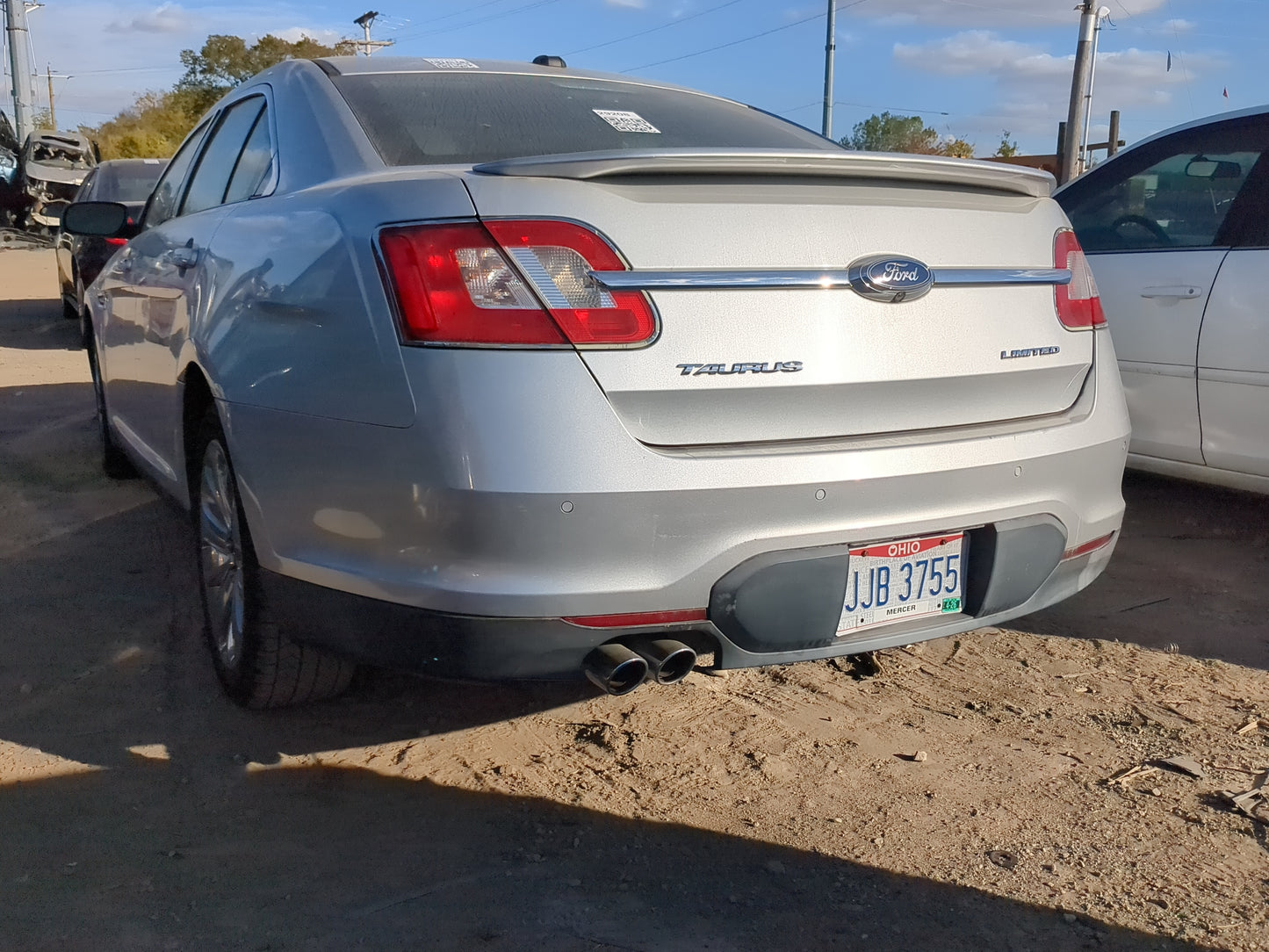 2010-2012 Ford Taurus Rear Bumper Assembly Oem - Oemusedautoparts1.com