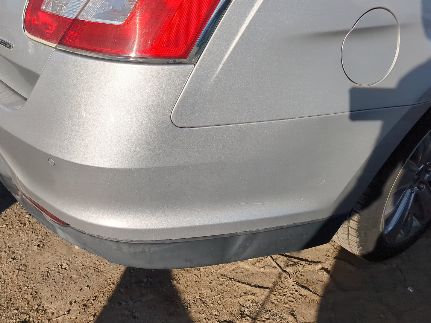 2010-2012 Ford Taurus Rear Bumper Assembly Oem - Oemusedautoparts1.com