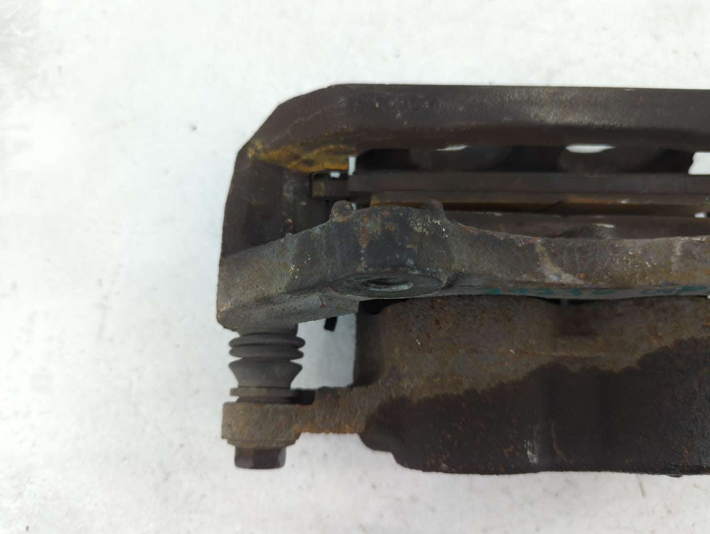 2010-2019 Ford Taurus Front Driver Left Brake Caliper 1205750 - Oemusedautoparts1.com