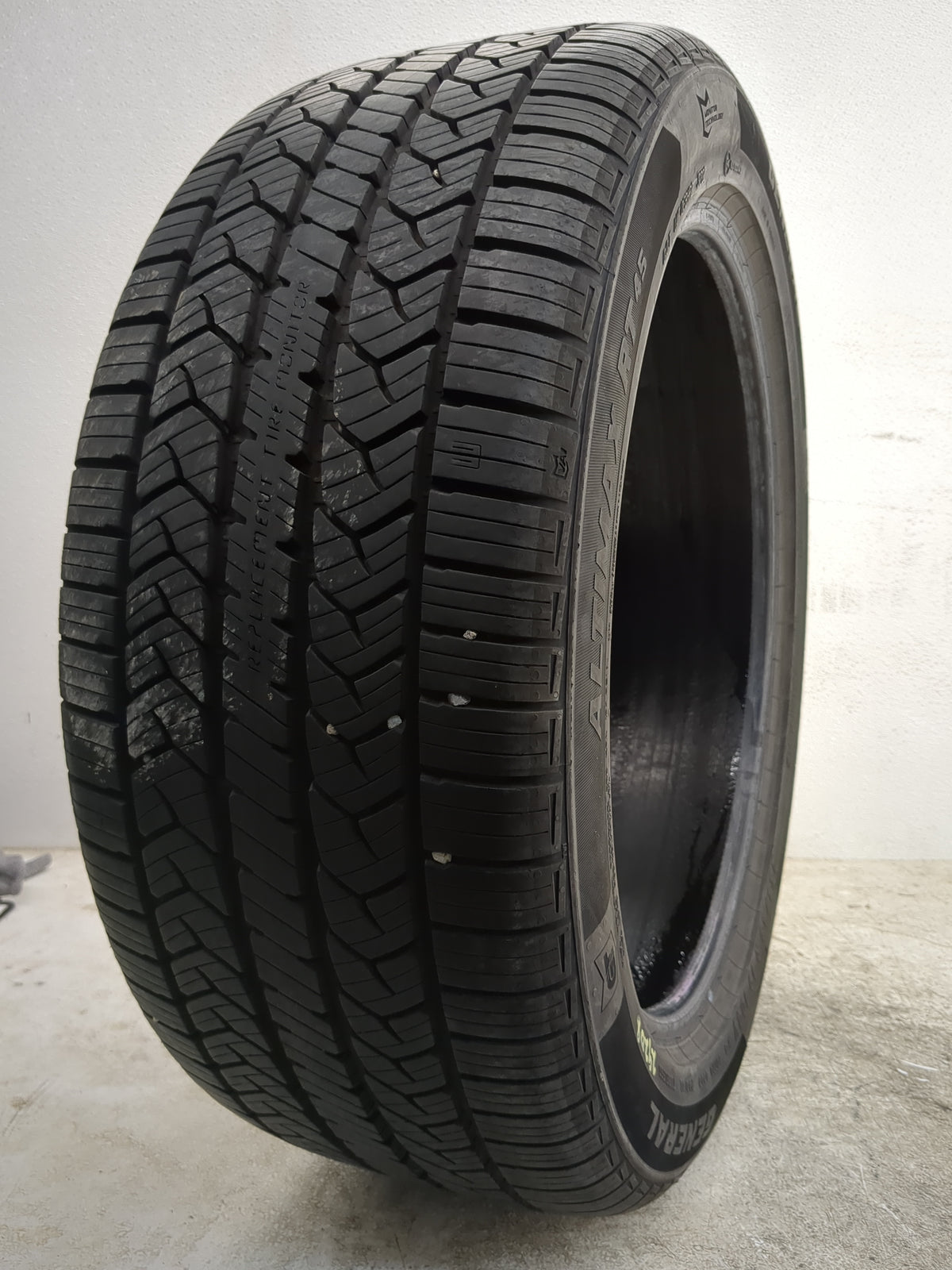 Used Tire 255/45R19 GENERAL ALTIMAX RT45 104V - Tread Depth 9.5/32 - Oemusedautoparts1.com