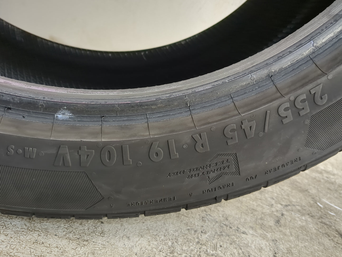 Used Tire 255/45R19 GENERAL ALTIMAX RT45 104V - Tread Depth 9.5/32 - Oemusedautoparts1.com