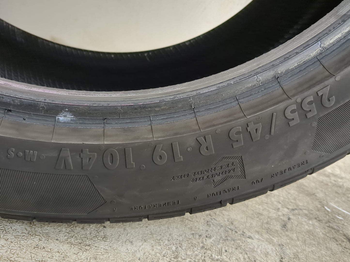 Used Tire 255/45R19 GENERAL ALTIMAX RT45 104V - Tread Depth 9.5/32 - Oemusedautoparts1.com