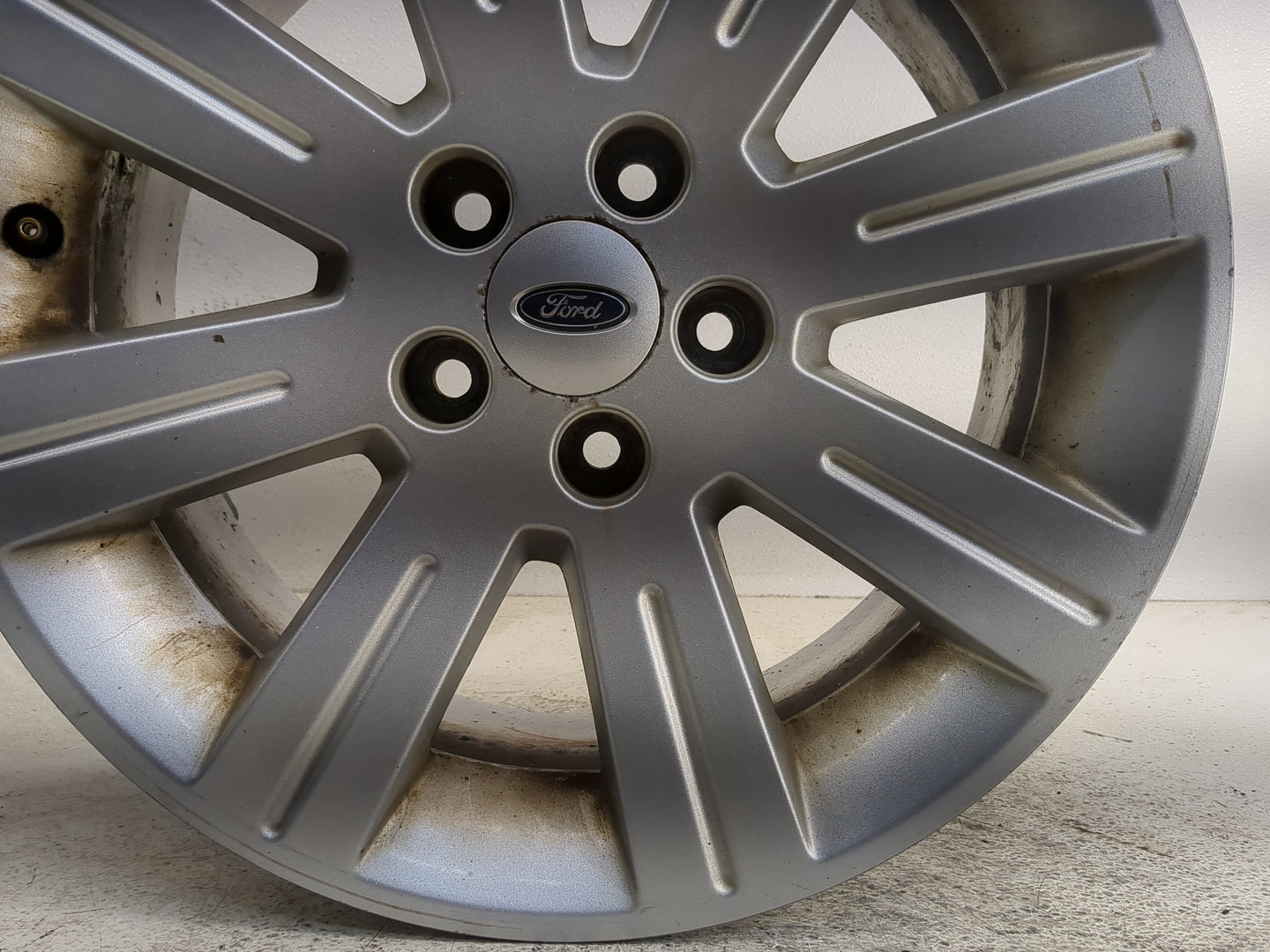 2010-2012 Ford Taurus Oem Wheel Rim 1290737 - Oemusedautoparts1.com