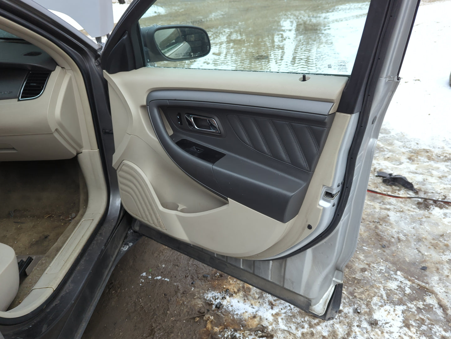 2011 Ford Taurus Front Right Passenger Interior Door Panel Trim 1310695 - Oemusedautoparts1.com