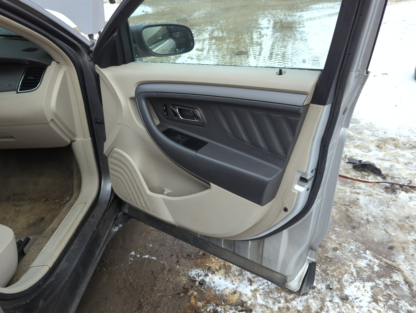 2011 Ford Taurus Front Right Passenger Interior Door Panel Trim 1310695 - Oemusedautoparts1.com